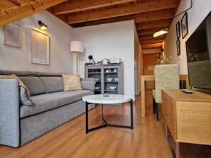 Loft (Beautiful) | Area keluarga | Smart TV