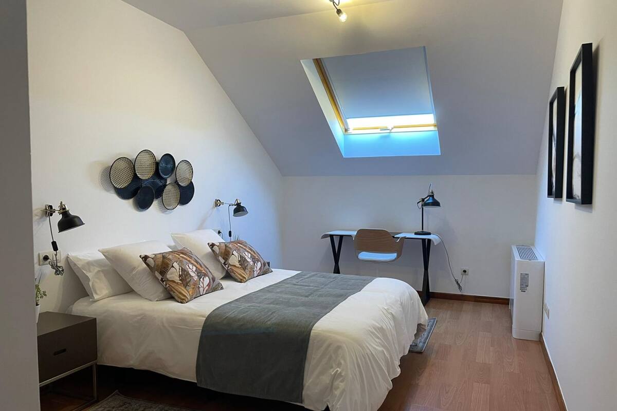 Maisonette (Awesome) | 1 Schlafzimmer, Schreibtisch, laptopgeeigneter Arbeitsplatz