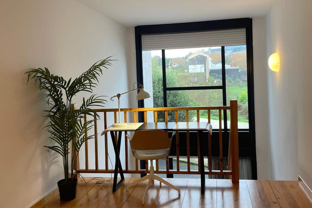 Spectacular Loft | Desk, laptop workspace, free WiFi, bed sheets