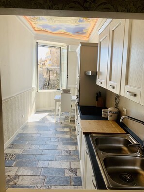 Fridge, microwave, oven, stovetop - MUCCI B&B & Apartments Neptune (Nettuno)