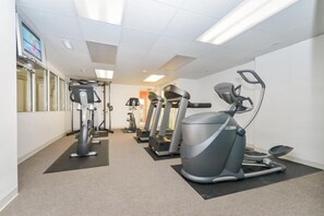 Fitness facility - Large Three Bedroom Oceanside Condo with a Pool (Ocean City)