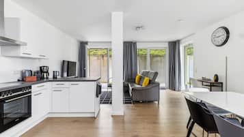 Fridge, stovetop, dishwasher, coffee/tea maker