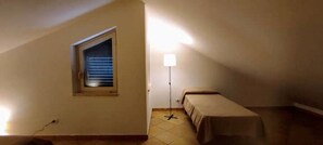 3 habitaciones, tabla de planchar con plancha, wifi y ropa de cama