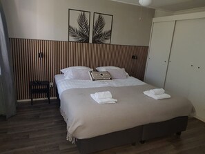 2 室のベッドルーム、WiFi、ベッドシーツ