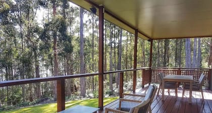 Hastings Bay Retreat – Idyllic Forest Hideaway!