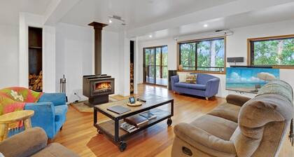 Hastings Bay Retreat – Idyllic Forest Hideaway!