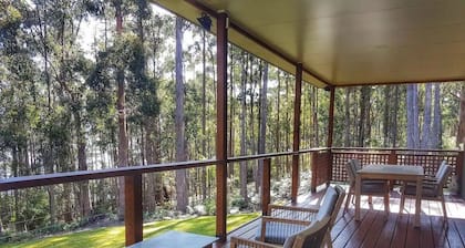 Hastings Bay Retreat – Idyllic Forest Hideaway!