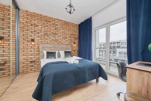 1 bedroom, iron/ironing board, WiFi, bed sheets - Beautiful Apartment with Spacious Balcony by Noclegi Renters (Wrocław)