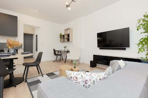 TV - Cozy Apartment in the Center | Place to Work (Warszawa)