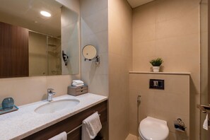 Hair dryer, bidet, towels, soap - AVANI Palm view Dubai with full sea view - 8247341
 (Dubai)