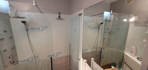 Dusj, såpe og toalettpapir