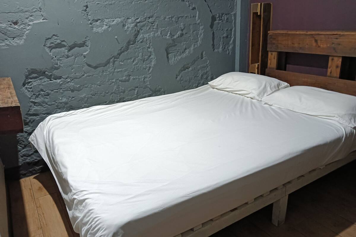 Kamar Double | Meja kerja, Wi-Fi gratis, dan seprai linen