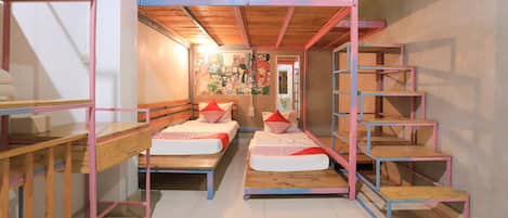 Family Room | 1 bedroom, desk, free WiFi, bed sheets