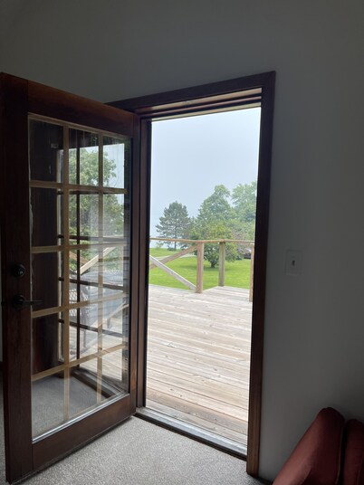 Remodeled Lake House 4 Bed/ 3 bath, Pet Friendly Enjoy Fall on Cayuga Lake!