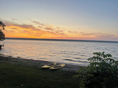 Remodeled Lake House 4 Bed/ 3 bath, Pet Friendly Enjoy Fall on Cayuga Lake! 