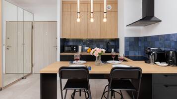 Ketuhar gelombang mikro, mesin basuh pinggan mangkuk