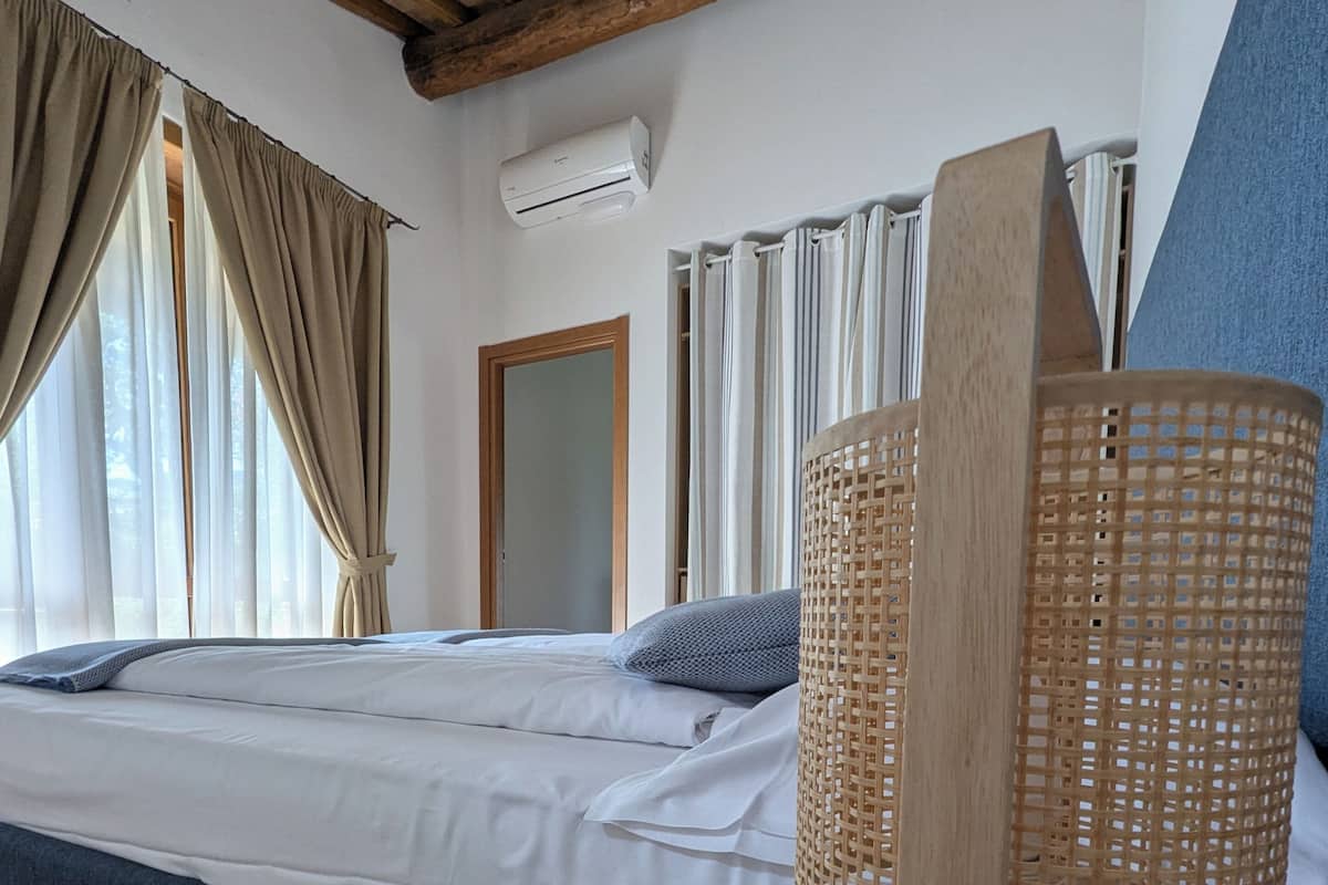 Comfort Apartment | Egyptian cotton sheets, premium bedding, down comforters