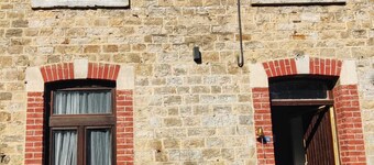 4 minutes by car and 20 minutes by foot to Durbu.