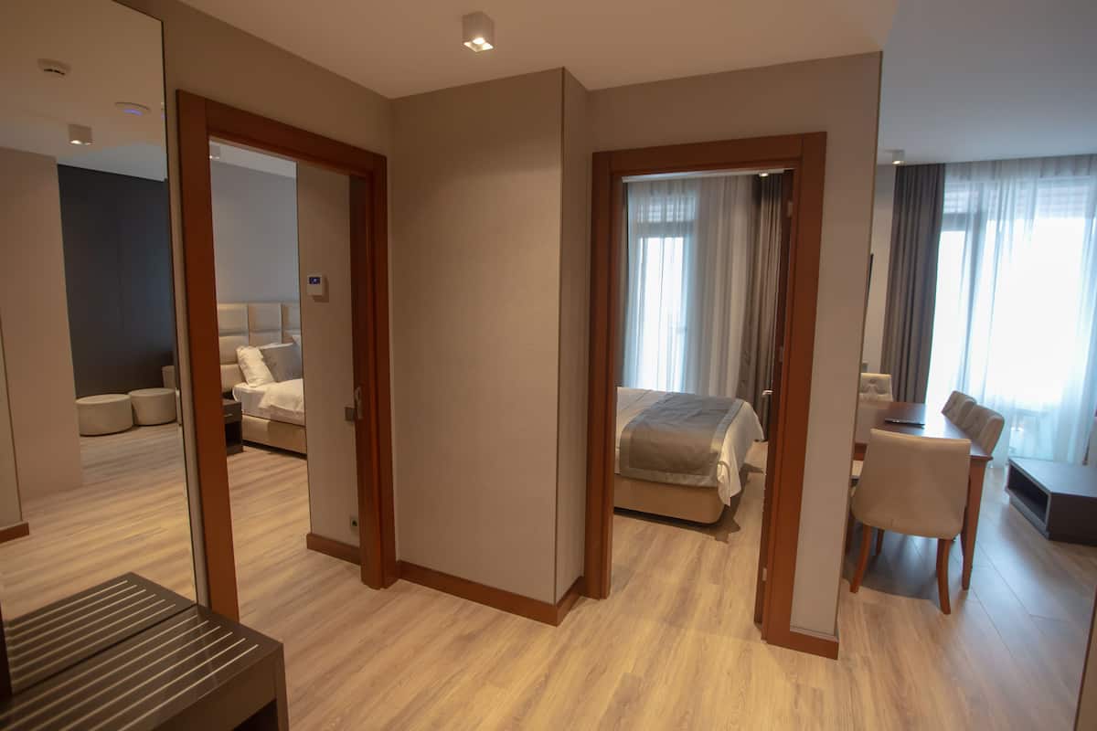 Appartement luxueux, vue sur la mer | Coffre-fort, bureau, système d’insonorisation, accès au Wi-Fi (inclus)