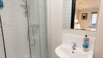 Standaard tweepersoonskamer | Badkamer | Toiletpapier