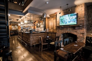 Bar (trong khuôn viên)