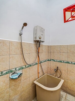 Shower, rainfall showerhead, towels