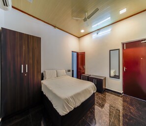 Superior kamer | 1 slaapkamer, lakens van Egyptisch katoen, luxe beddengoed, een bureau