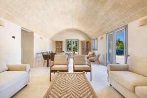 Villa | Living area