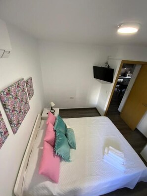 2 quartos, ferros/tábuas de passar roupa, Wi-Fi, roupa de cama
