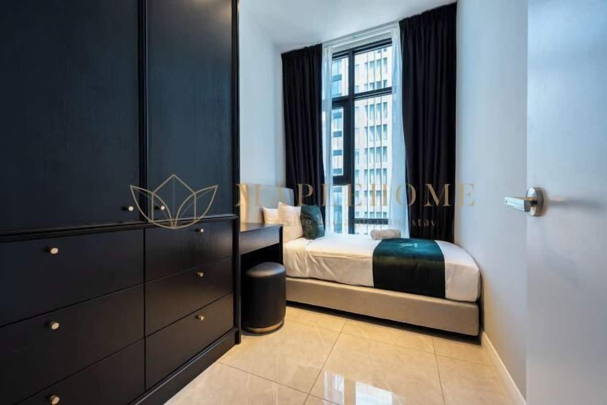 Cortinas opacas, tabla de planchar con plancha, wifi gratis