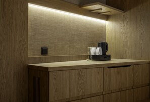 Deluxe Double Room | Desk, laptop workspace, blackout drapes, iron/ironing board - Qubus Hotel Katowice (Katowice)