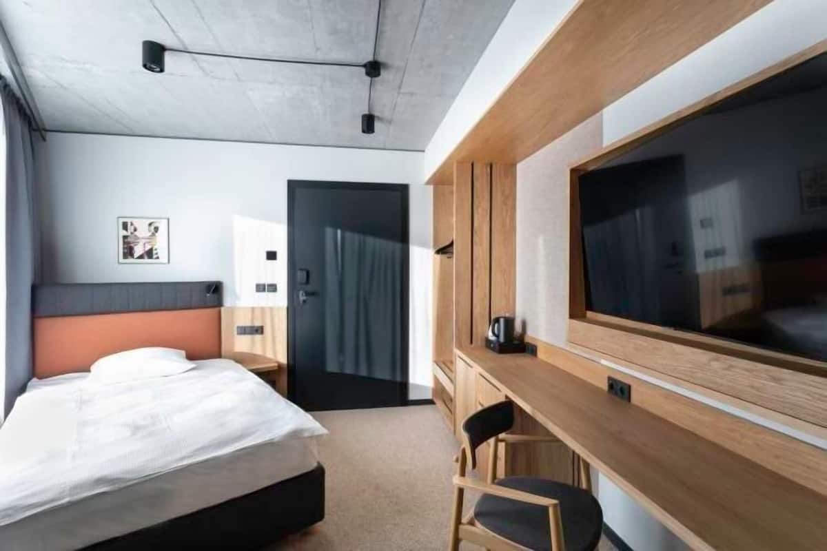 1 bedroom, desk, laptop workspace, blackout curtains