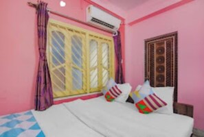 Free WiFi, bed sheets - Goroomgo Laxmi Guest House Jadavpur Kolkata (Kolkata)