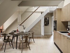 Superior-Loft | 1 Schlafzimmer, Allergikerbettwaren, laptopgeeigneter Arbeitsplatz