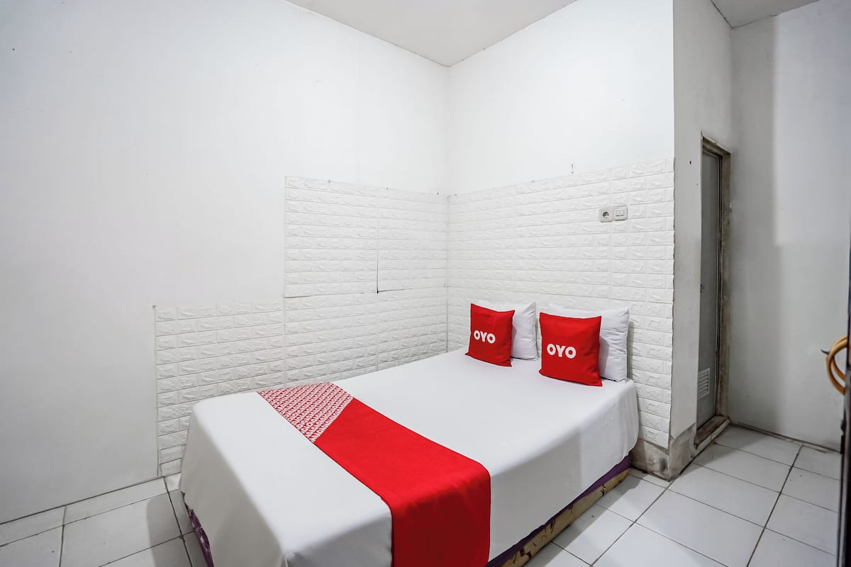 Basic Double Room | Free WiFi, bed sheets