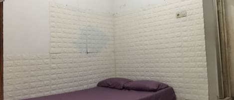 Economy Double Room | WiFi (free), bed sheets