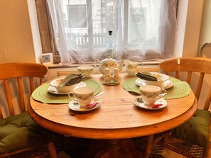 Cottage | Dining