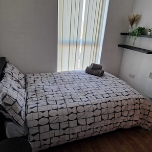 2 bedrooms, iron/ironing board, free WiFi, bed sheets