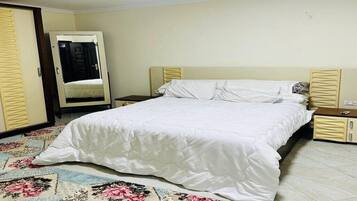 3 habitaciones, tabla de planchar con plancha, wifi y ropa de cama