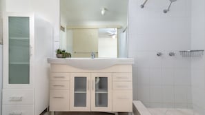 Shower, towels