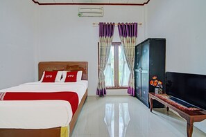 Bed sheets - OYO 91852 Prima Guesthouse Syariah (Padang)