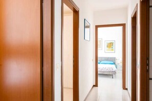 3 soverom, reiseseng for barn, wi-fi (inkludert) og sengetøy