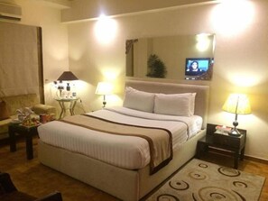 Iron/ironing board, free WiFi - Maisonette Hotels & Resorts Lahore (Lahore)