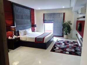 Habitación ejecutiva | 3 dormitorios, tabla de planchar con plancha, wifi gratis