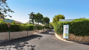 A road with a speed limit sign, a directional sign, and a signboard with text. - 3582 Villetta Delle Cale by Barbarhouse (Ostuni)