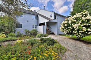 Exterior - Family friendly Condo on Okemo Shuttle Route just minutes from Okemo (Ludlow)