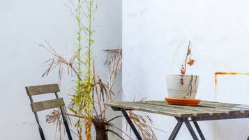 Basic Apartment, 1 King Bed with Sofa bed | Dining