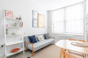 Eenvoudig appartement, 1 kingsize bed met slaapbank | Woonruimte