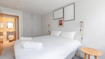 Basic Apartment, 1 King Bed with Sofa bed | 1 bedroom, iron/ironing board, bed sheets