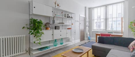 Basic Apartment, Multiple Beds | Living area